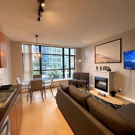 Entire Condo In Heart Of Downtown Ванкувер Екстер'єр фото