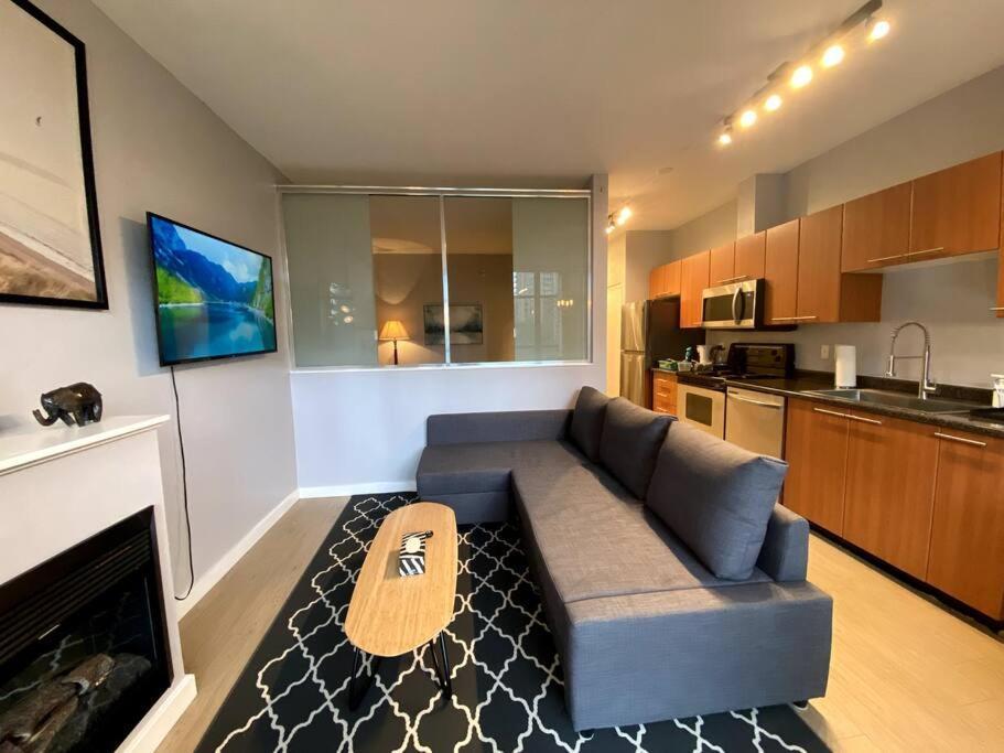 Entire Condo In Heart Of Downtown Ванкувер Екстер'єр фото