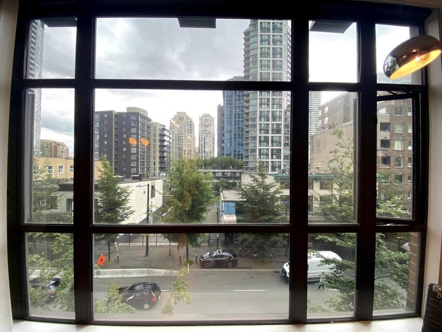 Entire Condo In Heart Of Downtown Ванкувер Екстер'єр фото