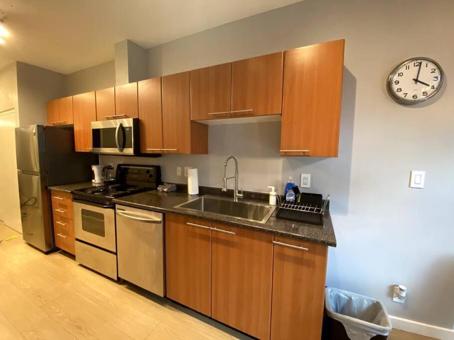 Entire Condo In Heart Of Downtown Ванкувер Екстер'єр фото